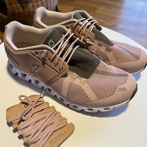 On cloud women 6.5